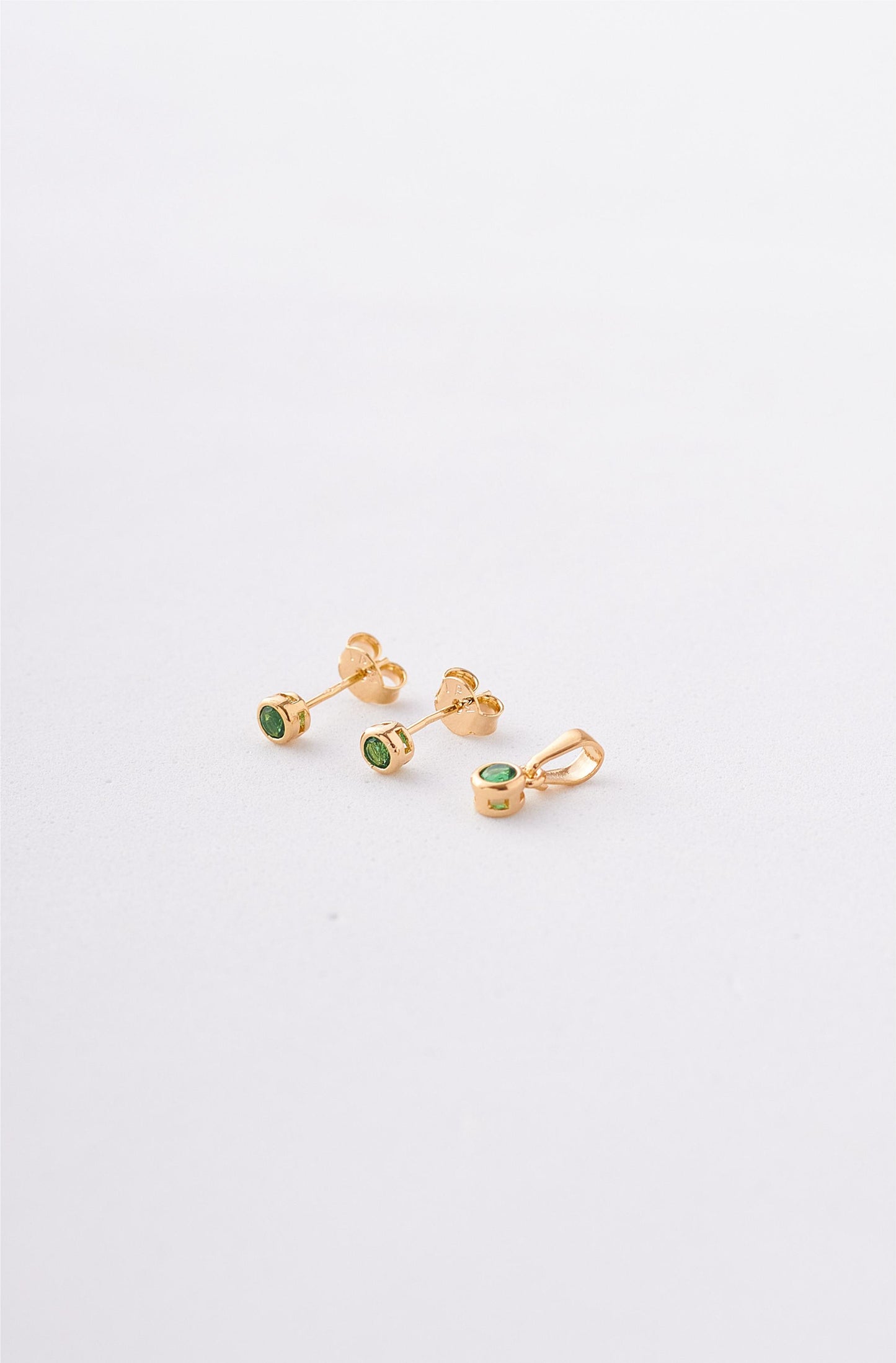 COMBO ARETAS Y DIJE PIEDRA VERDE