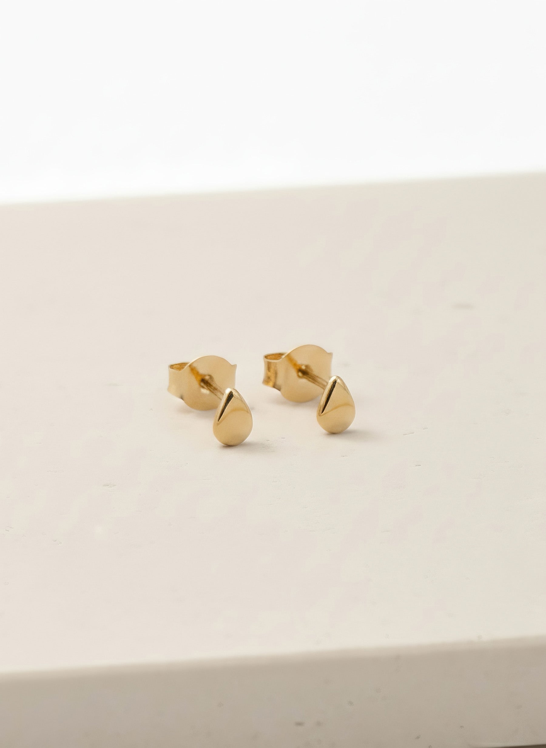 Set Mariposa + Aretes Gota (Cadena 50 cm)