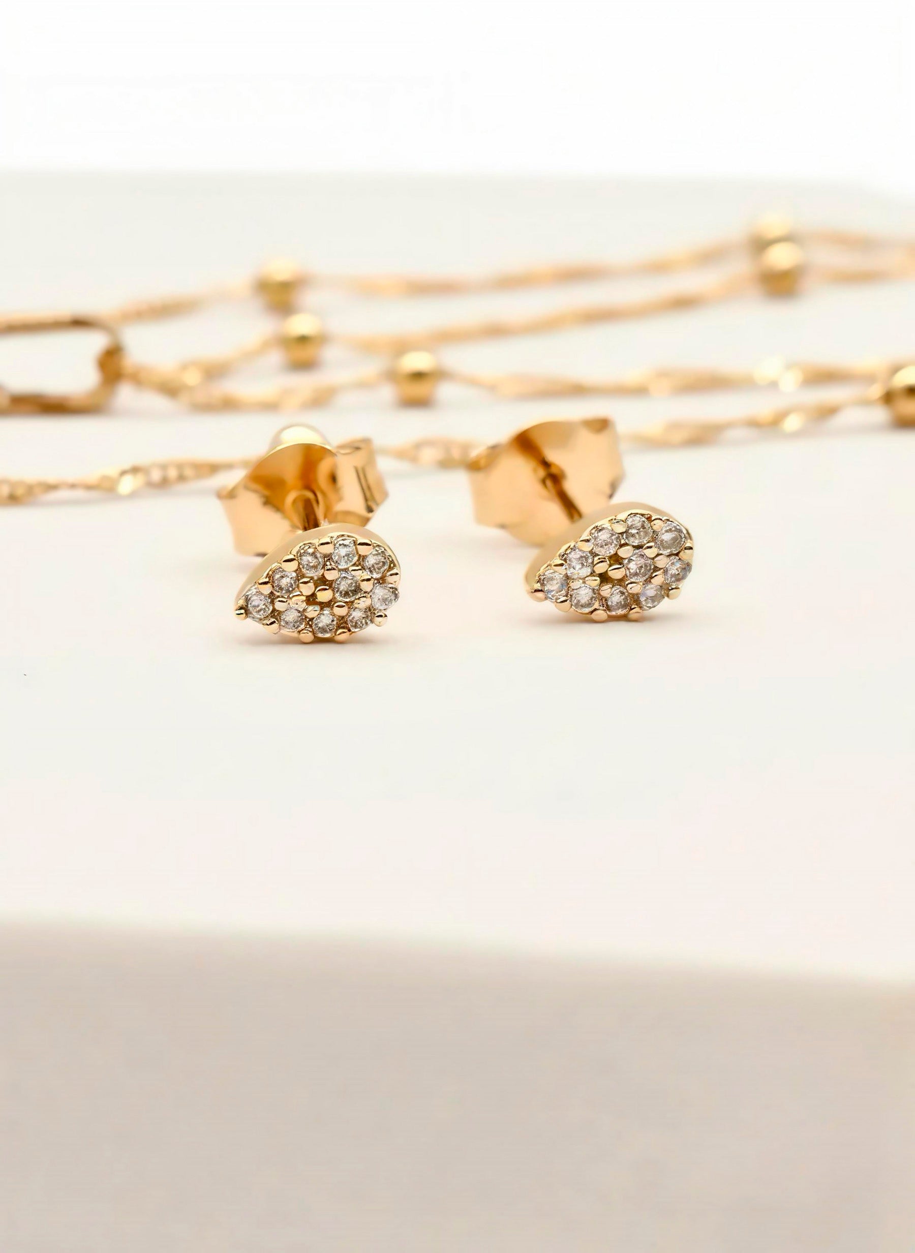 Set Corazón con Circones + Aretes Gota