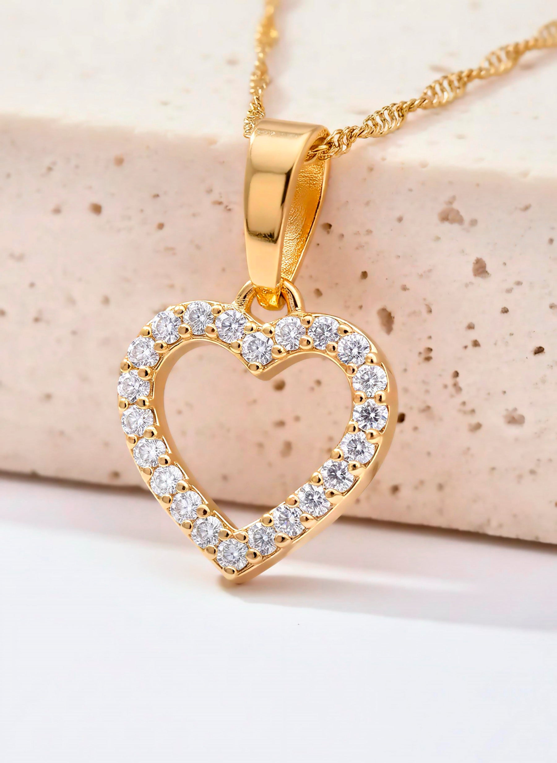 Set Corazón con Circones + Aretes Gota