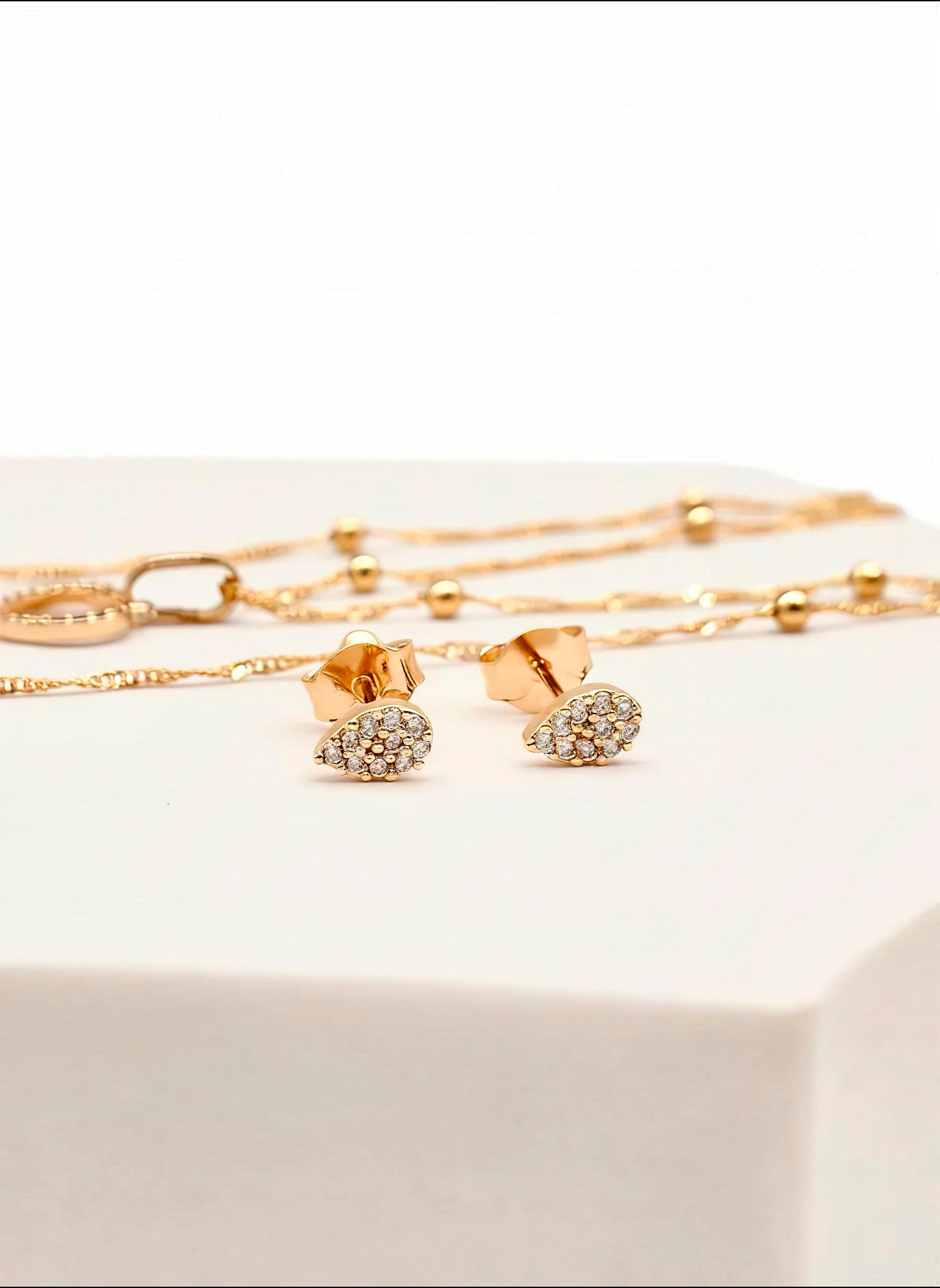 Set Corazón con Circones + Aretes Gota